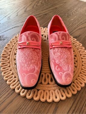 Mens Steven Land velvet loafers w/ a decorative buckle accent in Pink Sz 10